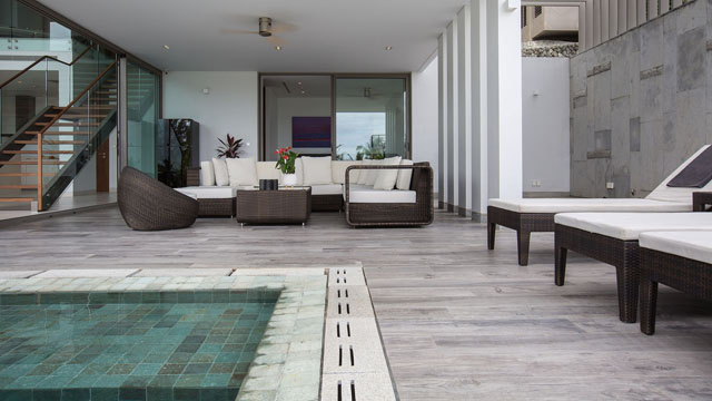 Malaiwana Patio Duplex - Airy outdoor sala by the pool